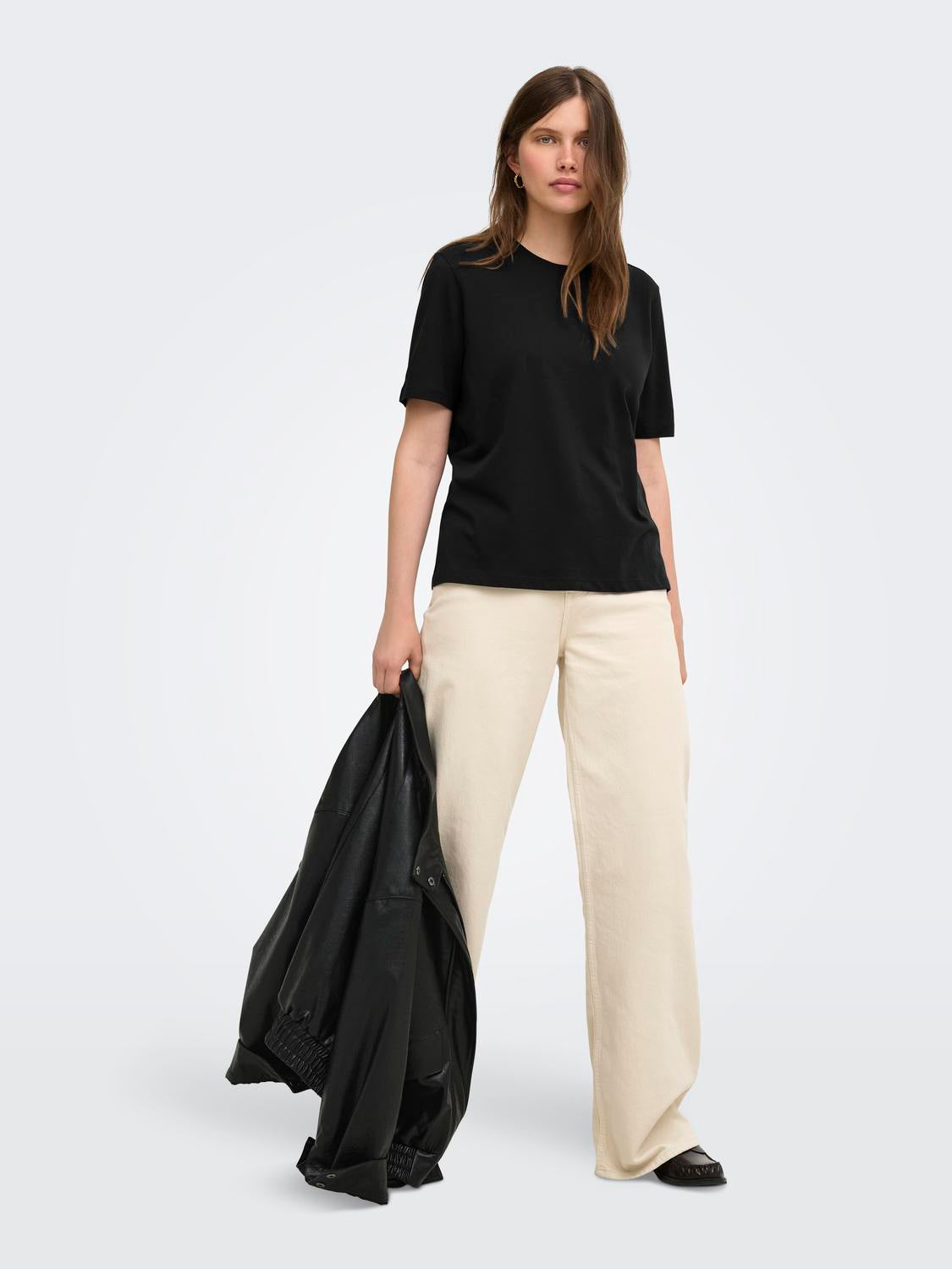 model_shot-front_full